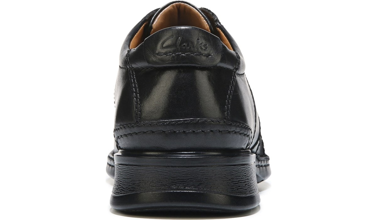 clarks touareg black